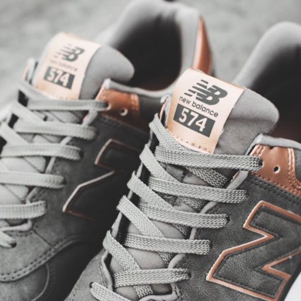 NEW BALANCE 574 Classic Sneakers Precious Metals Gray Women’s SZ 9 - Picture 3 of 11